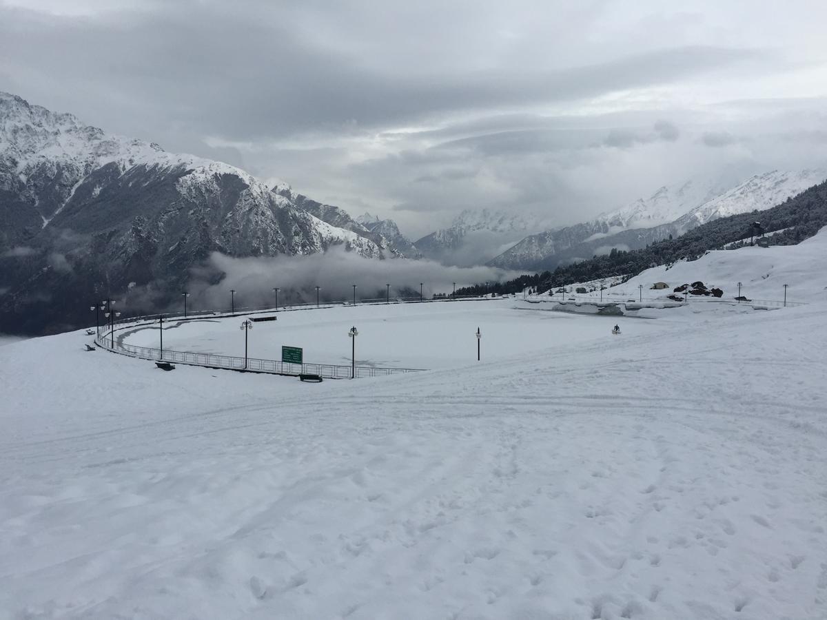 Clifftop Club Auli Джошимат Экстерьер фото